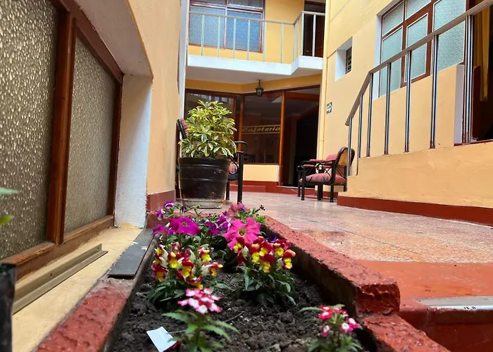 Huayna House Go